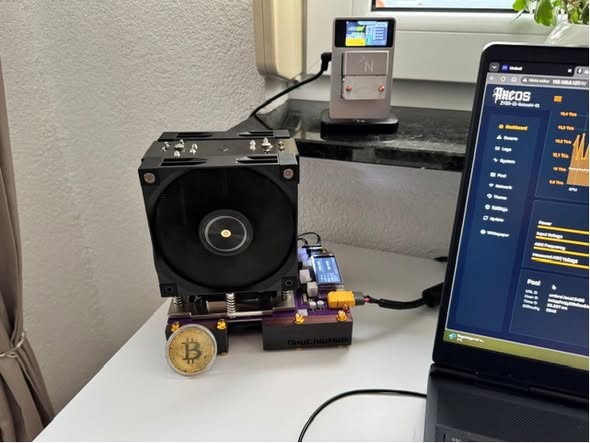 A Zyber 8G running alongside its miner dashboard